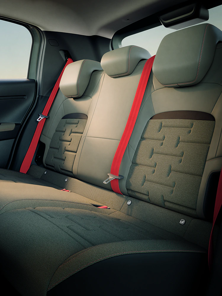 Rear seat view Citroën C3 Outdoor shows Advanced Comfort seating, spacious compact SUV for family travel