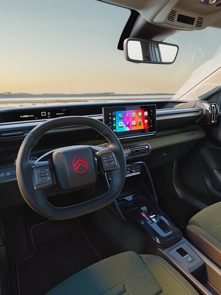 Driver view Citroën C3 Outdoor dashboard with touchscreen shows Advanced Comfort connectivity for compact SUV journeys