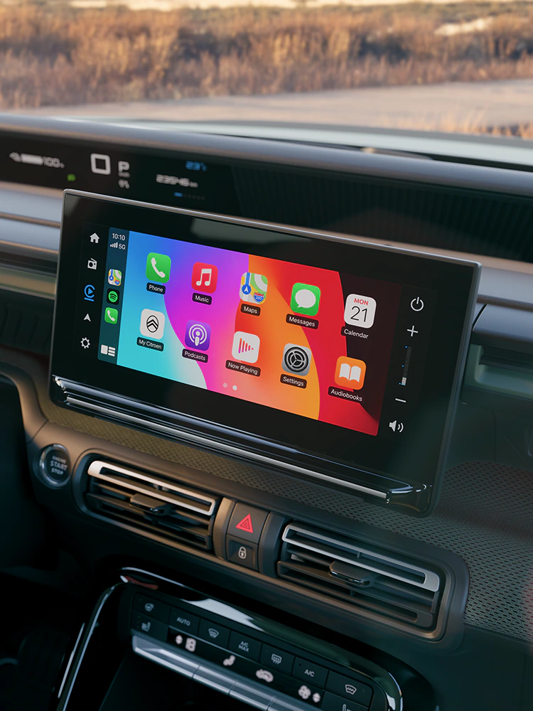 Close-up dashboard view Citroën C3 Outdoor touchscreen shows Advanced Comfort connectivity for compact SUV travel