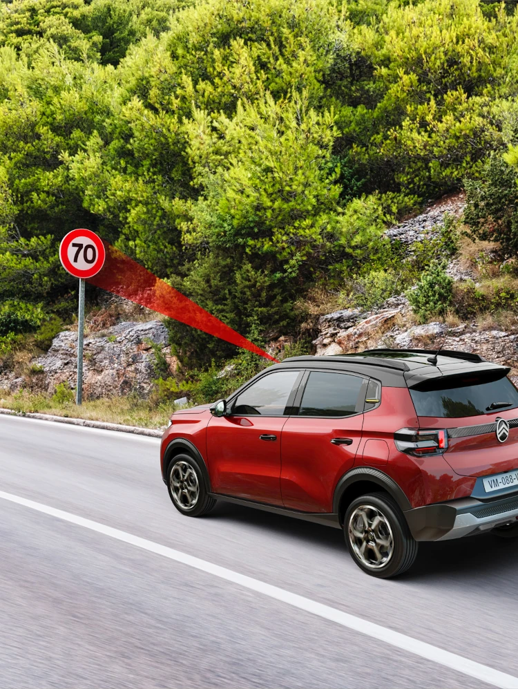 Side driving view of Citroën C3 SUV showing speed‑limit recognition for safer, confident and affordable everyday mobility.