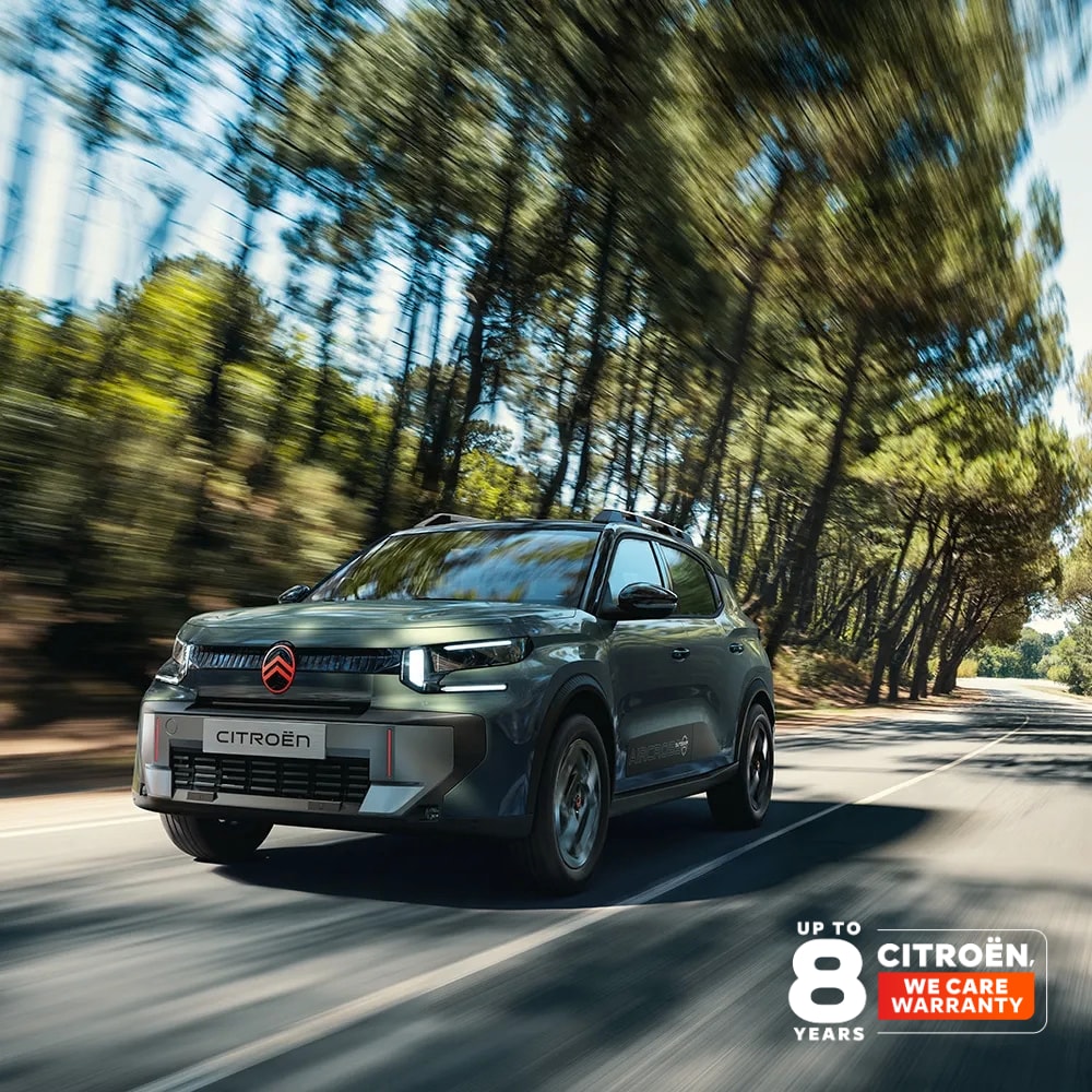 Front 3/4 view of Citroën ë-C3 Aircross Outdoor shows spacious, versatile and comfortable SUV with innovative styling for family trips