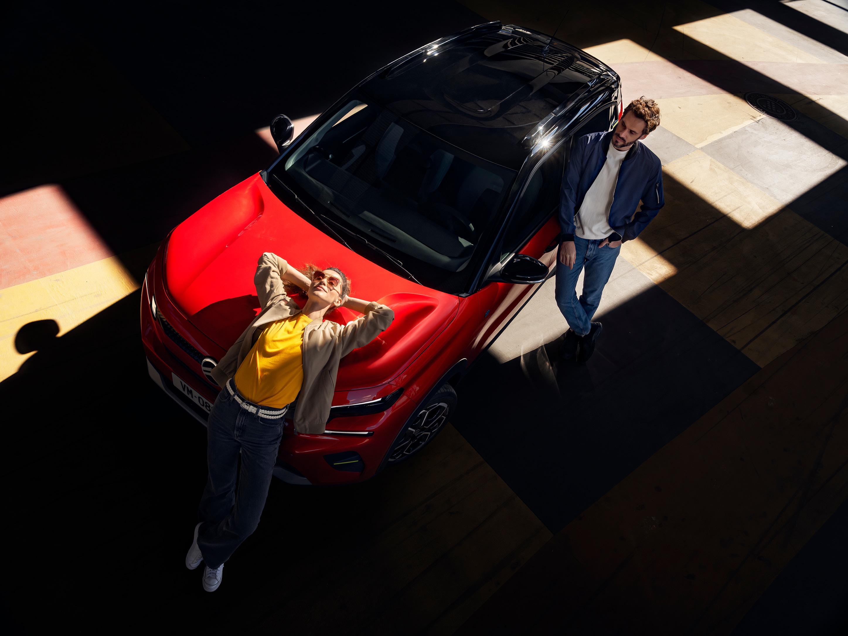 Top‑down view of Citroën C3 SUV highlighting stylish two‑tone design for relaxed, affordable everyday urban mobility.