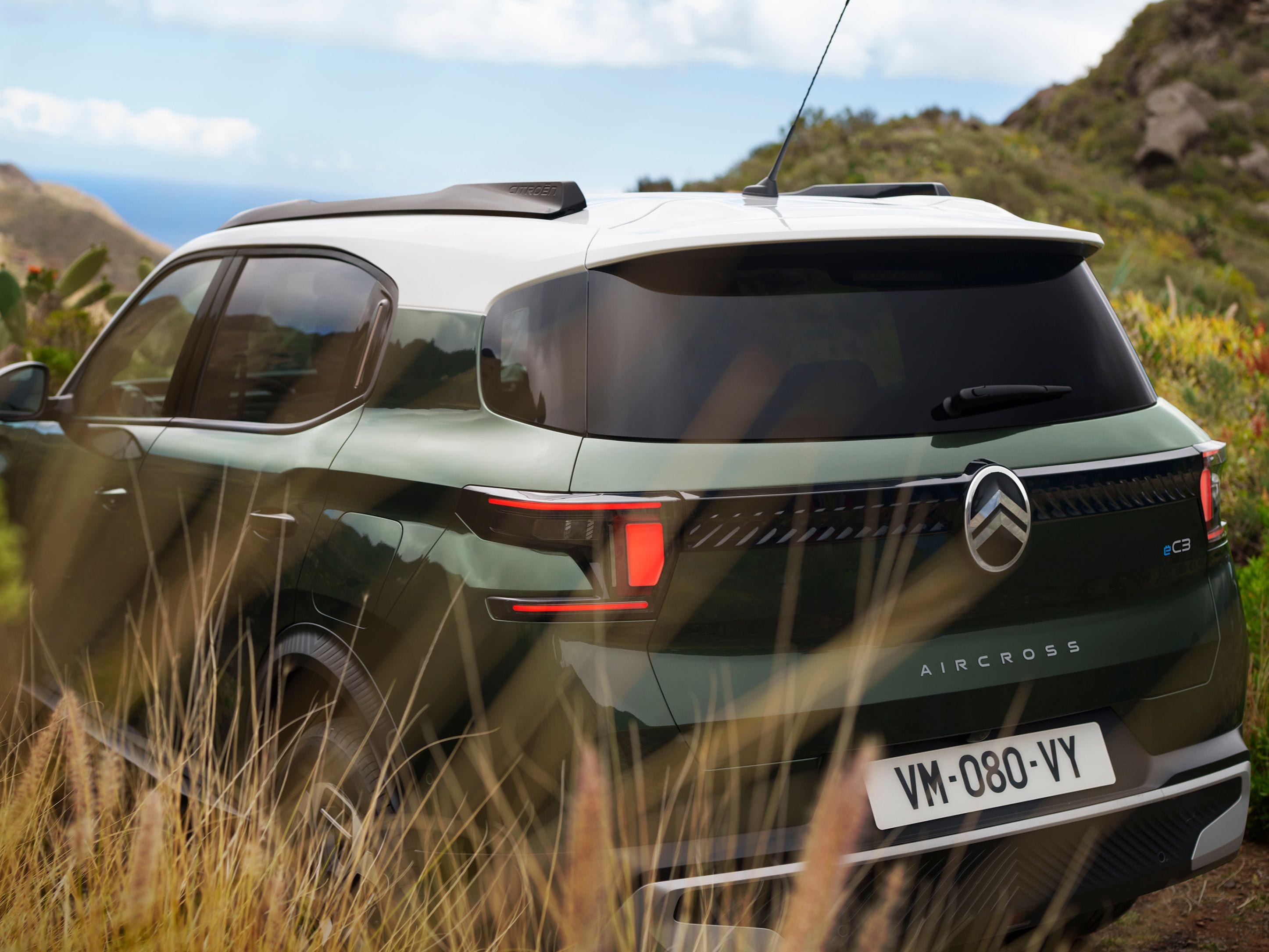 Rear three‑quarter outdoor view of Citroën ë-C3 Aircross SUV highlighting bold two‑tone design for confident, versatile and affordable mobility.
