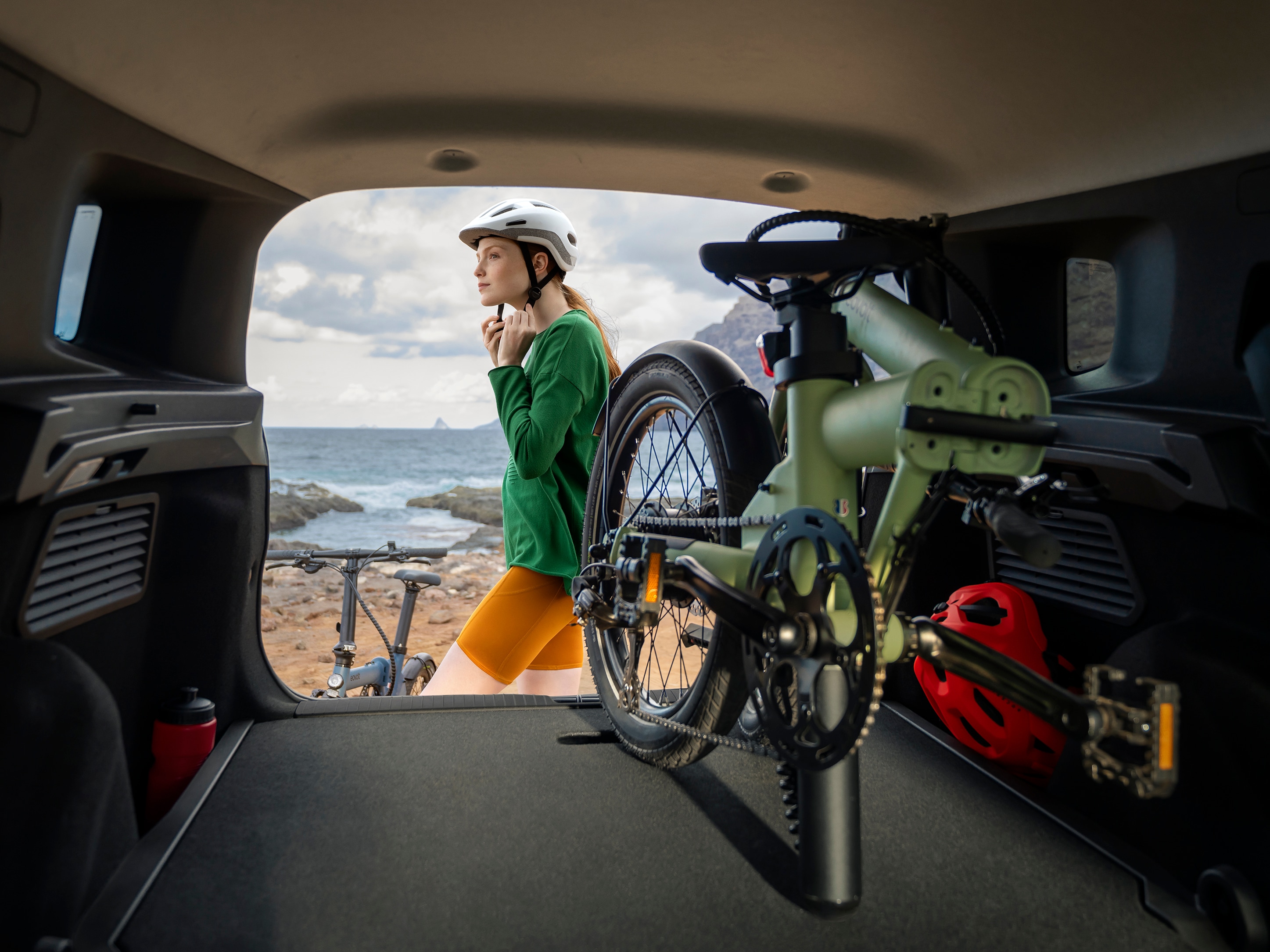 Rear boot view of Citroën ë-C3 Aircross SUV showcasing generous luggage space for active, beach‑ready and affordable everyday mobility.