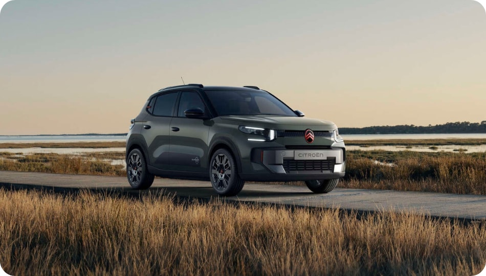 Three-quarter view of Citroën range, spacious, versatile and comfortable with innovative outdoor appeal: C3 Outdoor, C3 Aircross Outdoor and Ami Outdoor.shows the transversality of the line-up with 3 complementary models in an outdoor environment