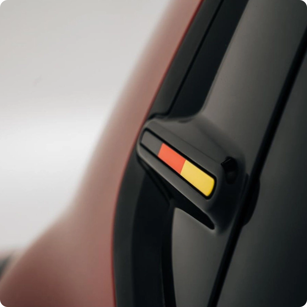 Close-up view of a Citroën ë-C3 Van colour clip exterior detail, highlighting the customisable design element and distinctive brand styling.