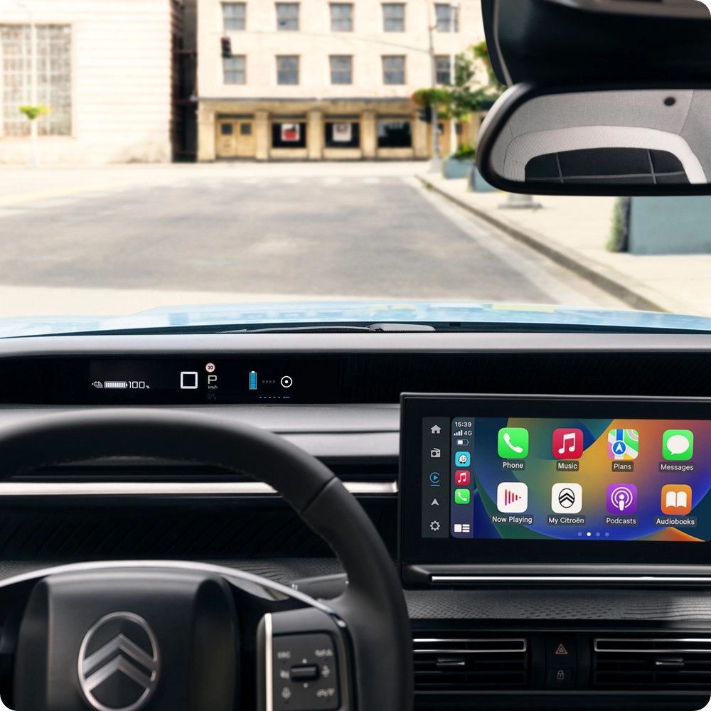 Interior cockpit view of the Citroën ë-C3 Van, highlighting the infotainment touchscreen, connected features and technologies designed to enhance driving comfort and safety.