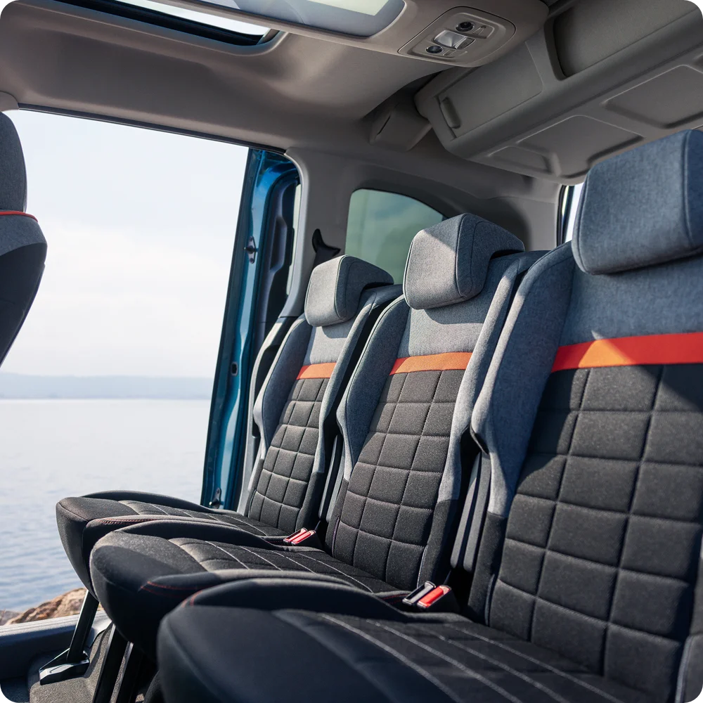Front interior view Berlingo highlighting Advanced Comfort seats, support, safety and enhanced relaxing onboard experience