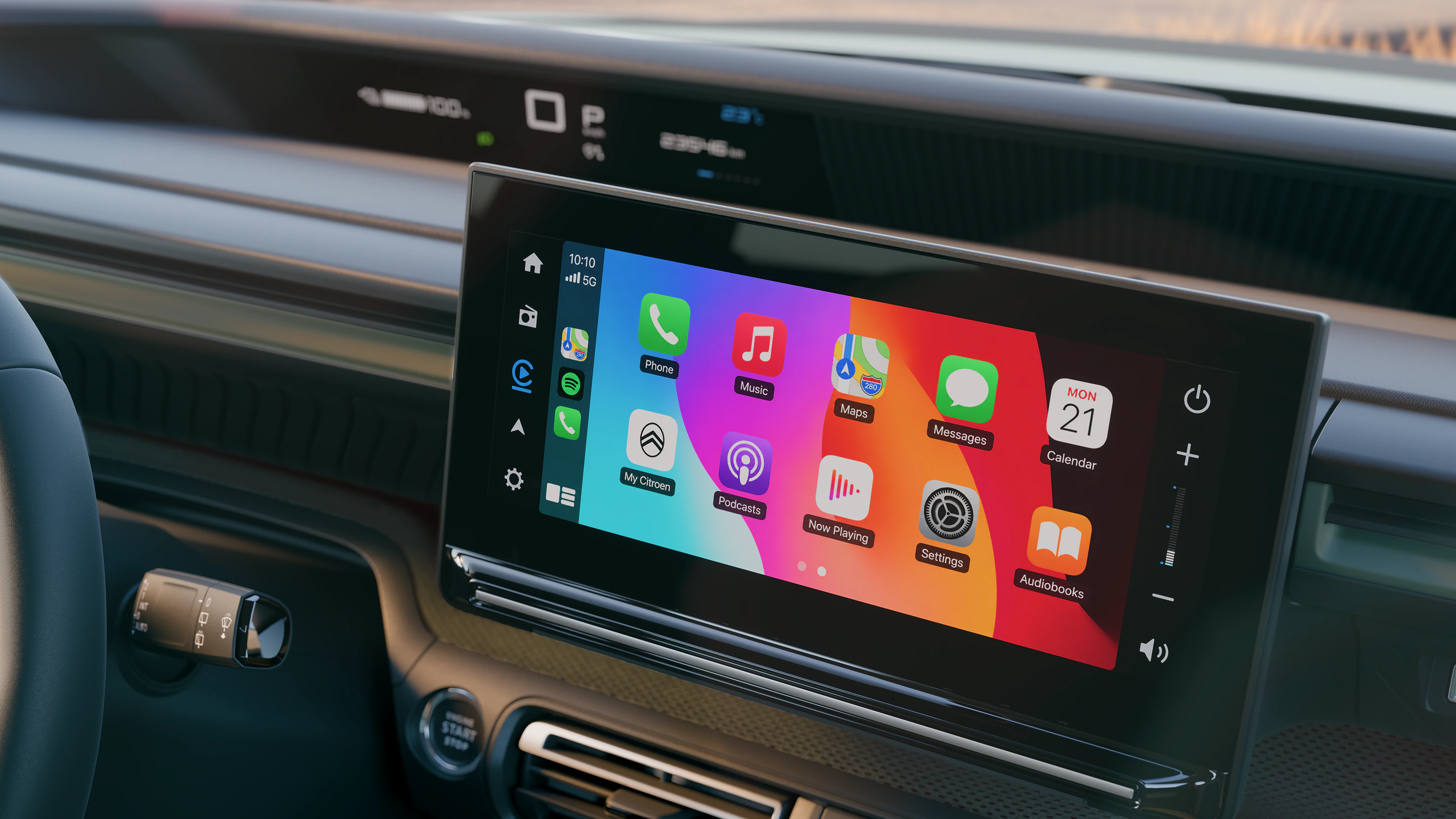 Close-up dashboard view Citroën ëC3 Aircross shows touchscreen infotainment, Apple CarPlay, family SUV connectivity