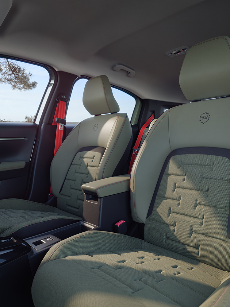 Front seat view Citroën ëC3 Aircross shows Advanced Comfort seats, ergonomic design for family SUV journeys