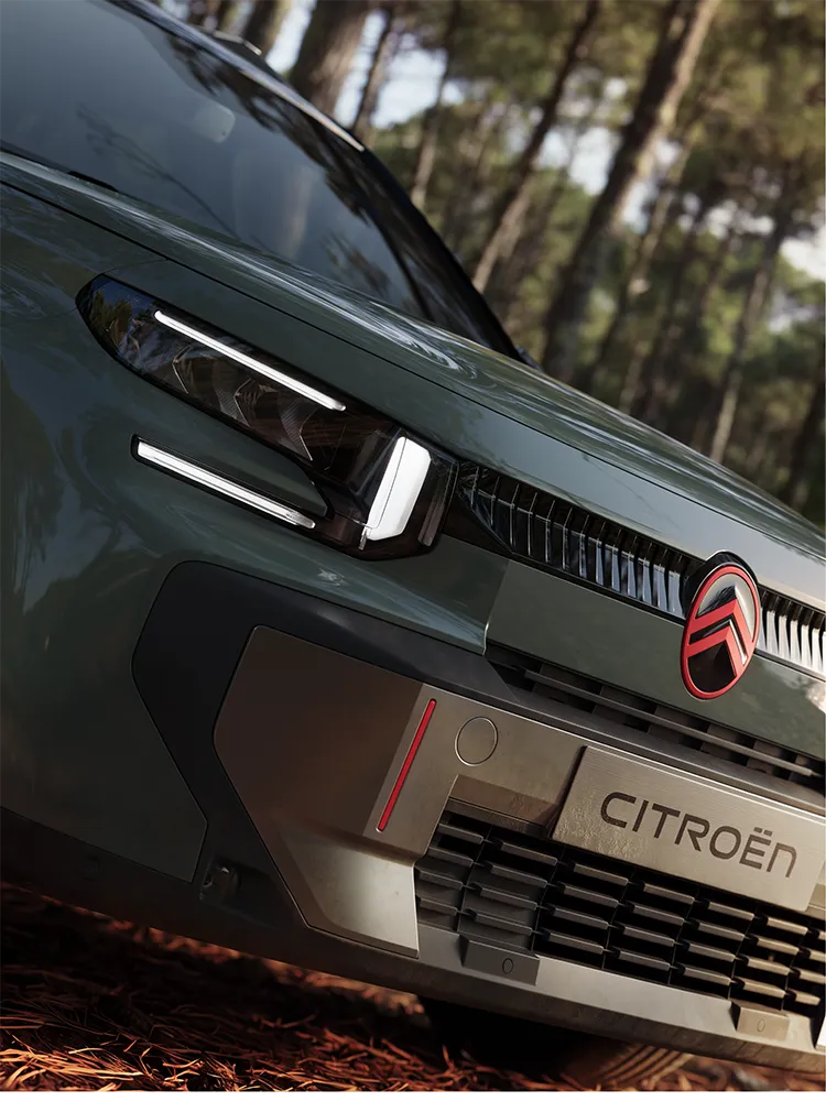 Close-up front three-quarter view Citroën ëC3 Aircross shows LED signature, Advanced Comfort, family SUV styling