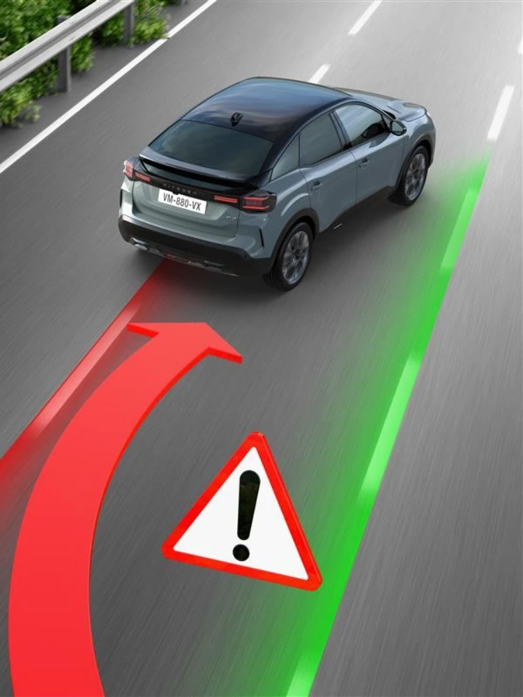 Rear three‑quarter view ë-C4 with Lane Departure Warning enhancing safety, visibility, efficiency and confident lane‑keeping