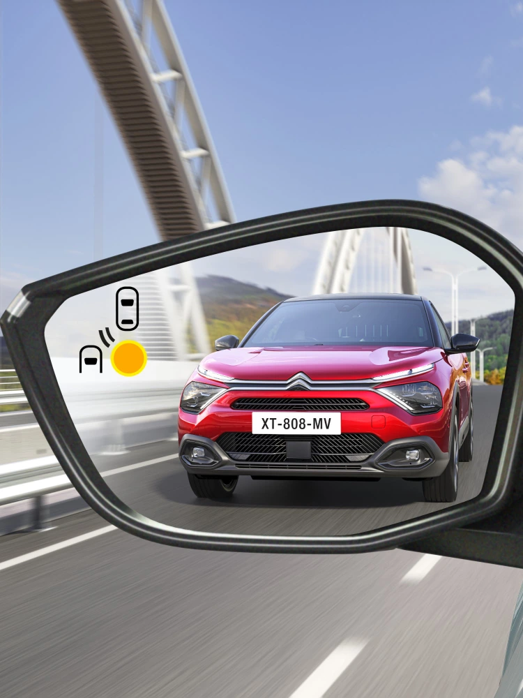 Mirror view ë-C4 with Blind Spot Detection highlighting safety, visibility and technology for a premium confident drive