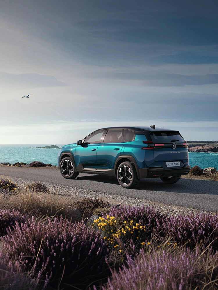 Rear three-quarter view Citroën C5 Aircross Emeraude shows C5 Aircross distinctive Light Wings rear LED lights, family SUV coastal journey