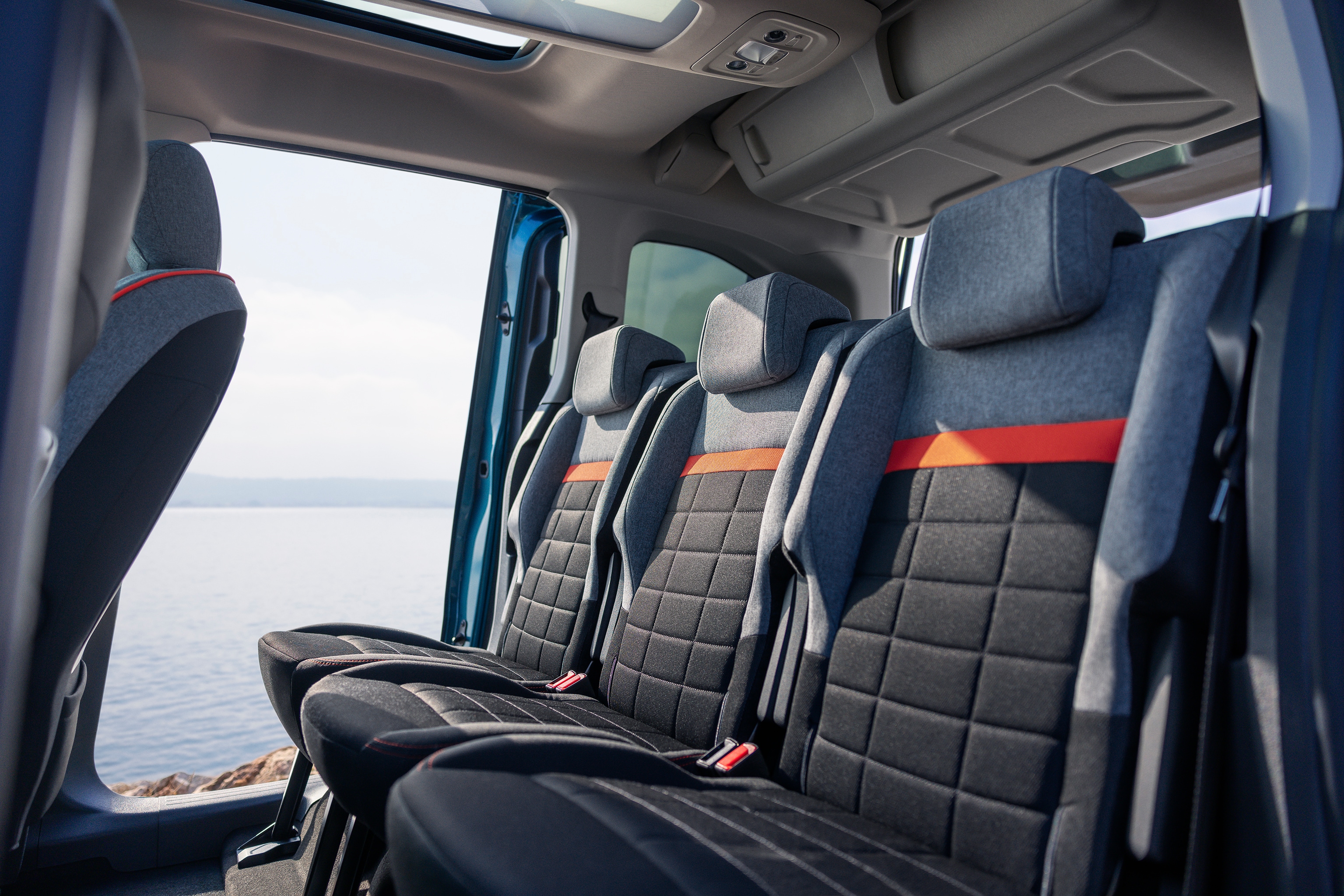 ë-Berlingo interior abck seats
