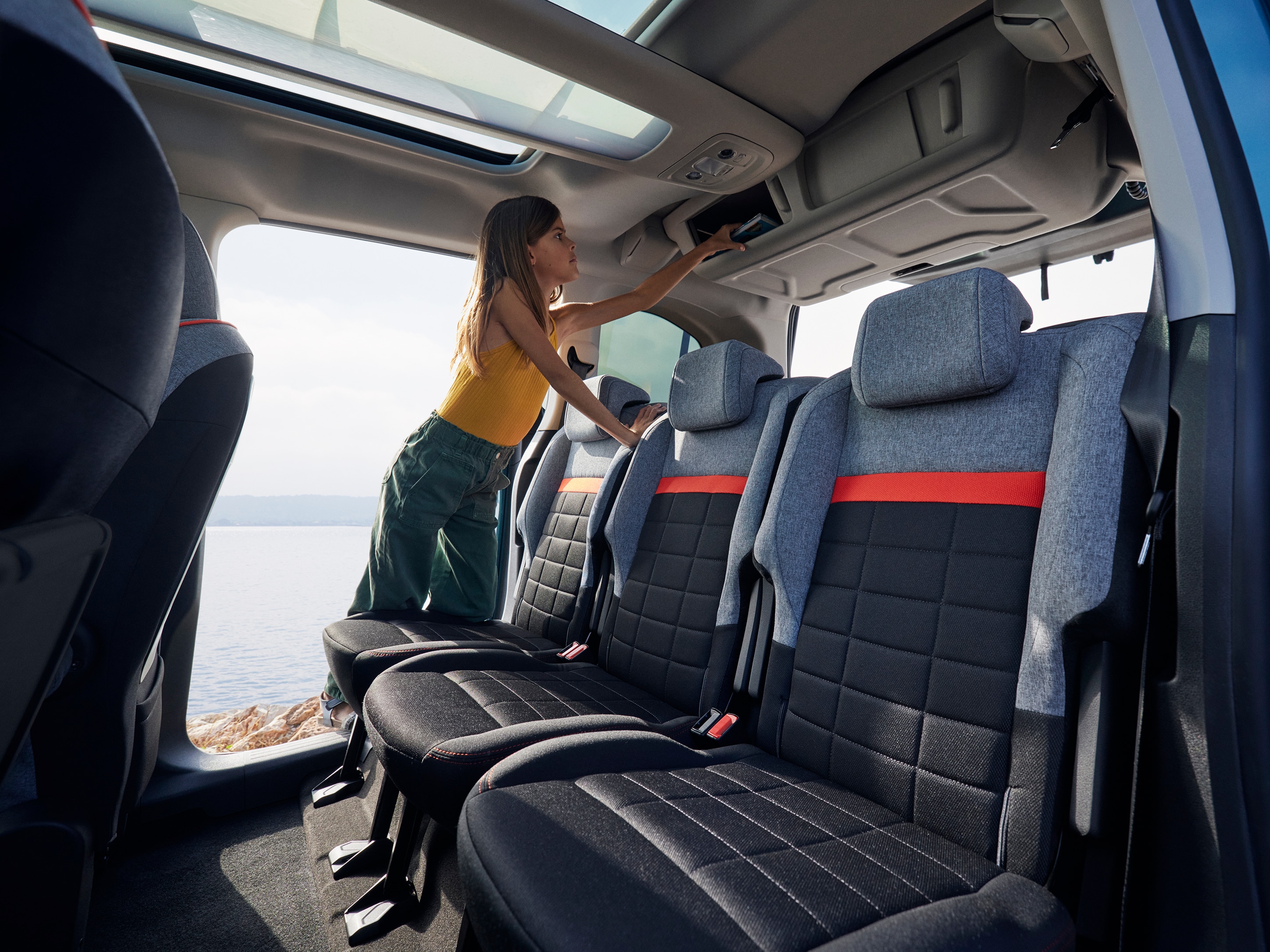 ë-Berlingo interior loading spaces details