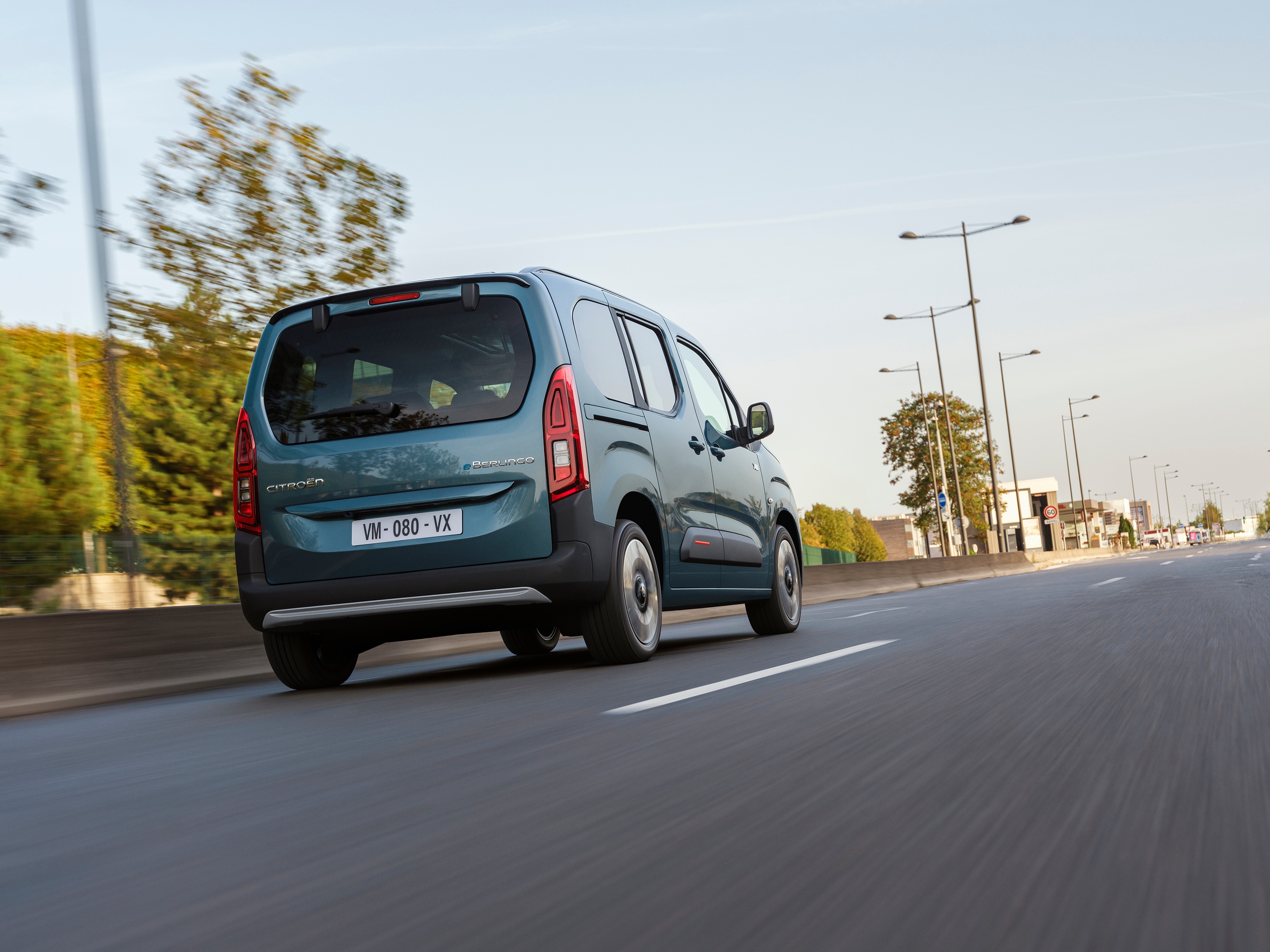 ë-Berlingo driving on the road