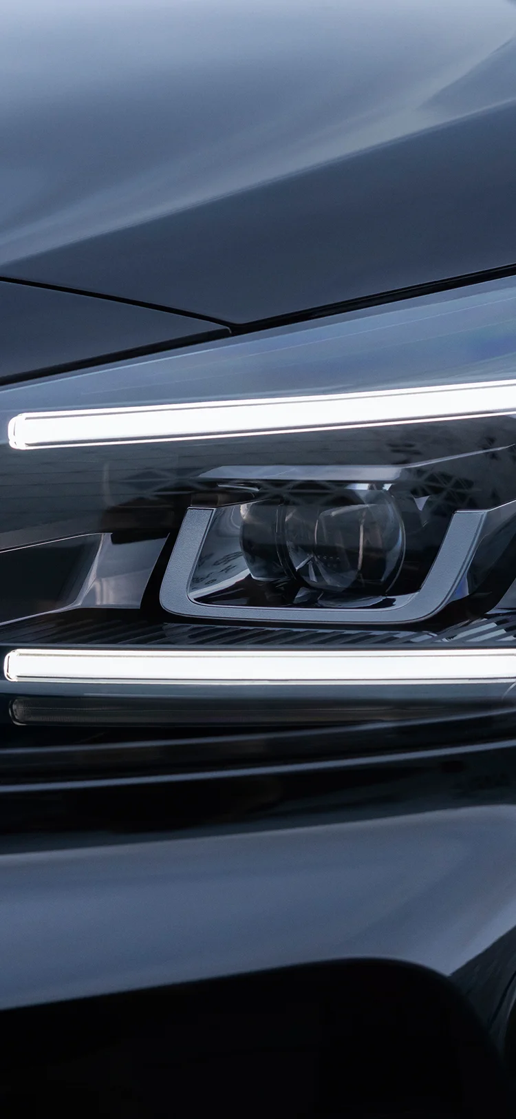 Close‑up of the Citroën ë‑SpaceTourer front LED headlight showing its modern lighting design
